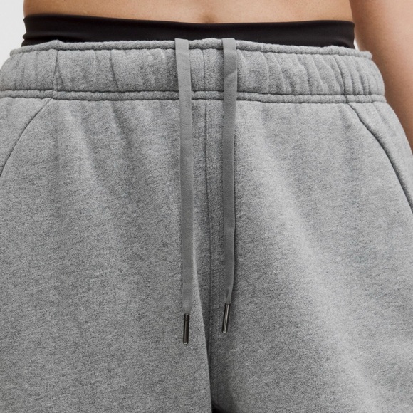 NWT - Lululemon Scuba Mid-Rise Oversized - Picture 4 of 16